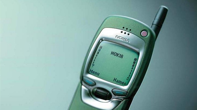 Nokia 7110  1999 Nokia 7110: Velký displej a podpora protokolu WAP byla to, co...