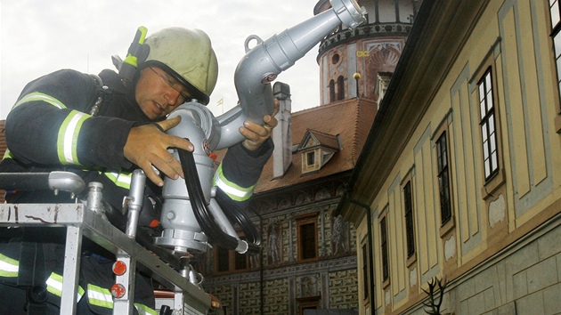 Cviení hasi na zámku v eském Krumlov. 