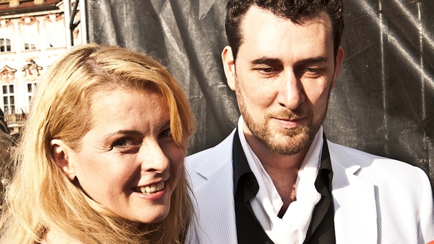 Iveta Barto�ová a Domenico Martucci na Starom�stském nám�stí v Praze - Festival...
