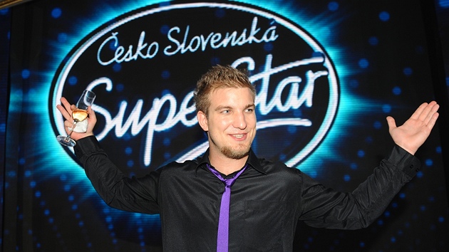 Vítěz Lukáš Adamec na party po skončení SuperStar (2011)
