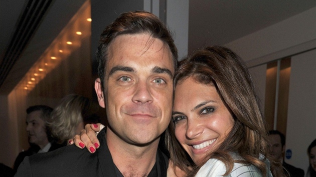 Robbie Williams a Ayda Fieldová (2015)