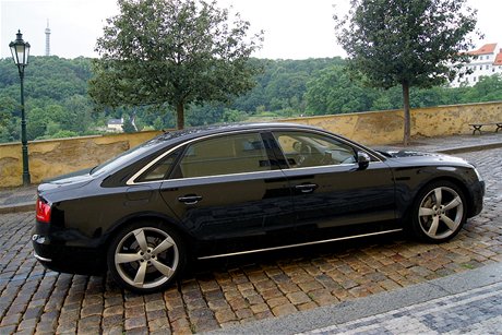 Audi A8 Long