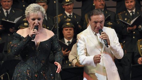 Karel Gott a Eva Urbanová vystoupili 12. ervna 2011 v moskevském ajkovského sále.