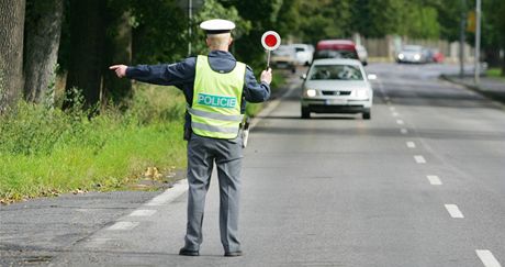 Kladenskou policii muselo kvli afée opustit jedenáct dopravních policist. (Ilustraní snímek)