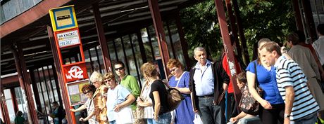 Cestující od srpna dojedou ze stanice Na Kníecí a do Dejvic.