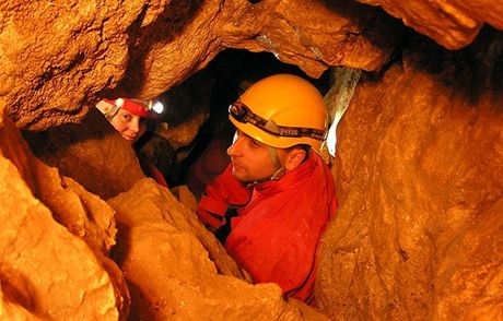 trambertí speleologové v jeskynní chodb pod Trúbou..