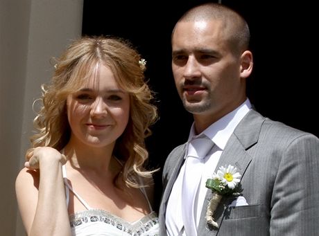 Lucie Vondrkov s Tomem Plekancem pojali svou svatbu ve velmi jednoduchm...