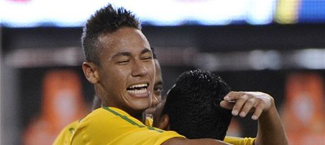 Nejvtí petahovaná je o Neymara, novou brazilskou hvzdu. Jednání se Santosem ale zatím váznou.
