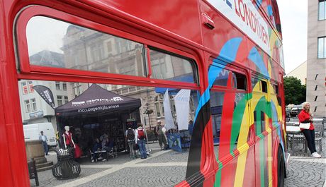 Do Turnova zavtal autobus propagujc londnskou olympidu.