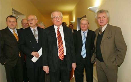 Václav Klaus a jeden z otc kuponové privatizace Duan Tíska (vpravo) 