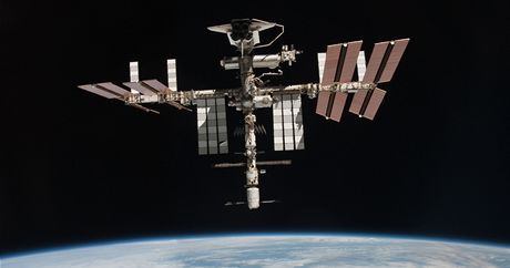 Kosmnická stanice ISS je jedna z mnoha oblastí, kde Rusko, USA a dalí státy musejí i pes pípadnou vzájemnou nevraivot spolupracovat