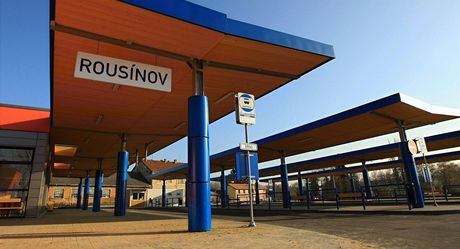 Autobusový terminál v Rousínov je dleitým uzlem systému sjednocené dopravy na jiní Morav. Ilustraní snímek