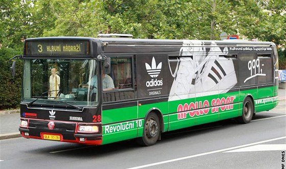 Od ervence u reklamu do trolejbus a autobus v Ústí nezajiuje samotný Dopravní podnik, ale ve veejné souti tento lukrativní trh získala firma Bus Promotion.