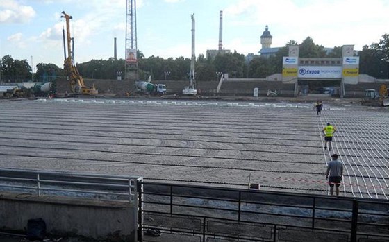 Rekonstrukce stadionu ve truncových sadech v Plzni - instalace vytápní a závlahy pod nový trávník