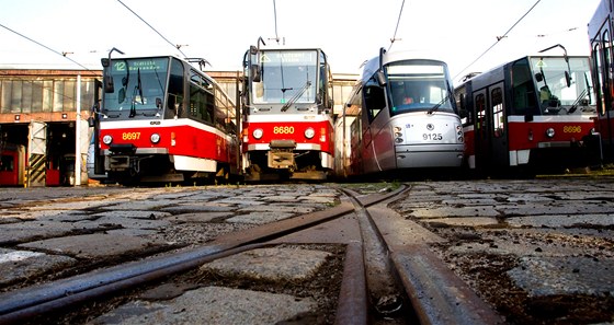 Z praské vozovny Motol tramvaje nevyjely. (16. ervna 2011)