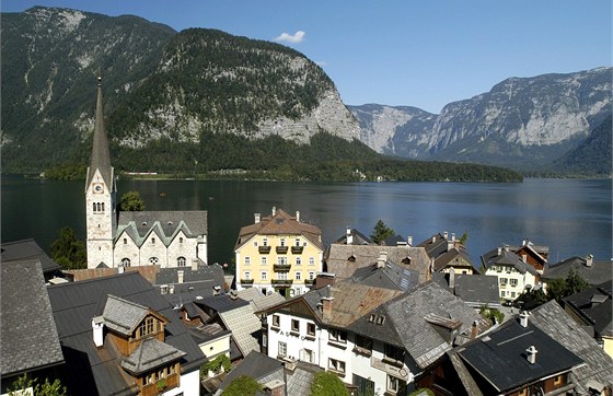 Rakouská vesnice Hallstatt je zapsaná na seznamu svtového ddictví UNESCO.