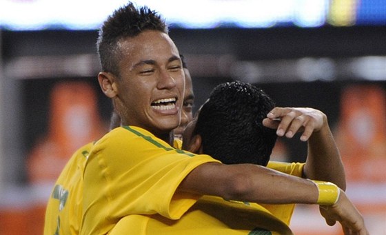 Nejvtí petahovaná je o Neymara, novou brazilskou hvzdu. Jednání se Santosem ale zatím váznou.
