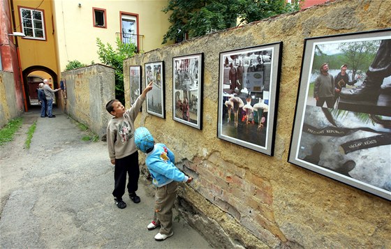 V ervnu byla v ulice Zavradných výstava fotografií.