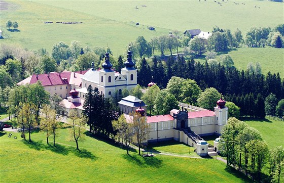 Kláter na Lysé hoe u Králík nechal v letech 1696 a 1700 postavit rodák Tobiá Jan Becker. Z poutního místa se postupem asu stala Hora Matky Boí. 