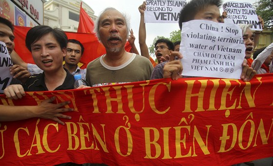 Vietnamci protestují proti ínskému naruování vietnamských teritoriálních vod 