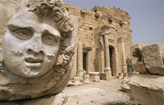 Starobylé msto Leptis Magna je jednou z nejzachovalejích památek ímské íe, v troskách se te ukrývají Kaddáfího jednotky 