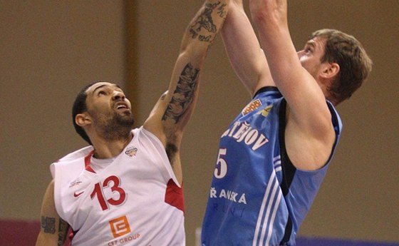 Basketbalisté Nymburka a Prostjova budou mít v pítí sezon NBL vedle deseti eských i dva slovenské konkurenty.