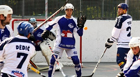 Momentka ze zápasu hokejbalové Elby s Ústím (ilustraní foto).