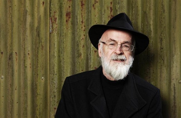 Parní válec rozdrtil nevydanou tvorbu, Pratchettovi přesto vyjde novinka