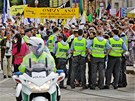 Prvod stávkujících odborá demonstrujících proti vládním reformám. (16. ervna 2011)