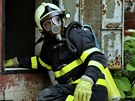 Jednou z disciplín hasiského cviení Rallye Hamry 2011 byl i zásah u poáru v siln zakouených prostorách, hasii proto museli zasahovat v dýchacích pístrojích.
