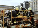 Jednou z disciplín hasiského cviení Rallye Hamry 2011 bylo i vyproování zranného jeábníka pímo z jeábu zhruba osm metr nad zemí.