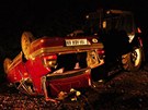 Jednou z noních disciplín hasiského cviení Rallye Hamry 2011 byl i zásah u dopravní nehody auta a traktoru s lidmi uvznnými ve vraku.