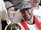 J. J. Barea z Dallasu Mavericks slaví titul v NBA.