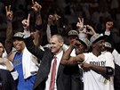Kou Dallasu Mavericks Rick Carlisle a jeho mui se radují z titulu v NBA.