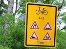 Cedule varuje. V Dalejském údolí na cyklisty íhá nkolik krkolomných úsek.