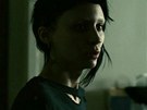 Z filmu Girl With the Dragon Tattoo (Mui, kteí nenávidí eny)  Rooney Mara.