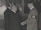 Prezident Emil Hácha a Adolf Hitler, Nové íské kancléství v Berlín. Zleva...