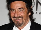Jednasedmdesátiletý Al Pacino má poád úspch u en a jeho posledním úlovkem"...