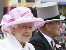 Královna Albta II. a princ Philip na dostizích v Ascotu