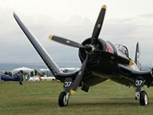 Corsair se sloenmi kdly, Memorial Air Show 2011 v Roudnici nad Labem.