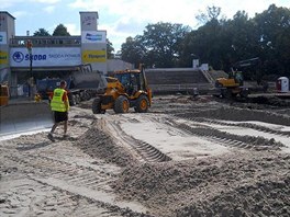 Rekonstrukce stadionu ve truncovch sadech v Plzni - instalace vytpn a zvlahy pod nov trvnk