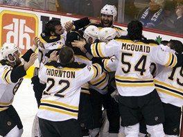 NA VRCHOLU. Hokejisté Bostonu Bruins se vrátili na trn. 