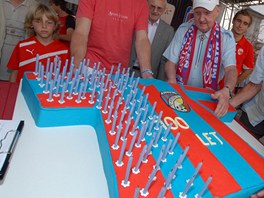Viktoria Plzeň oslavila s fanoušky sté narozeniny v areálu plzeňského pivovaru. Hráči dostali nové dresy.