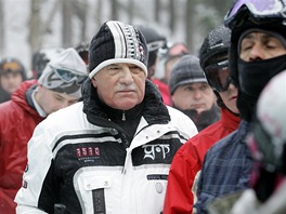 pindlerv Mlýn, 2010. Prezident Václav Klaus ve front na lanovku.