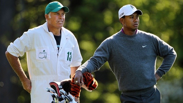 DLOUHOLETÉ SPOJENÍ. Golfová hvzda Tiger Woods pracuje se svým caddym Stevem Williamsem nepetrit tináct let.