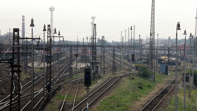 REKLAMA NA TICHO. Pardubické hlavní nádraí ve tvrtek ráno v dob stávky.