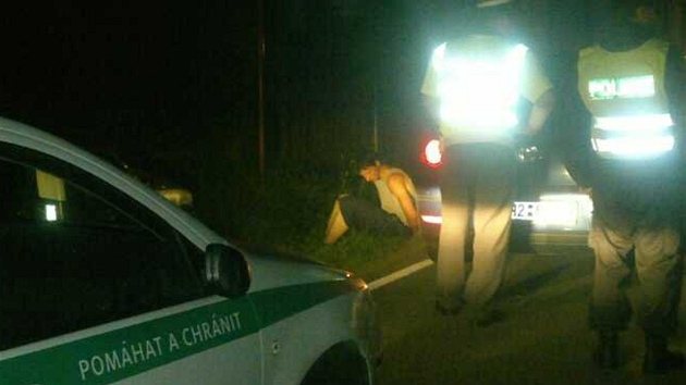 Zadr�ený mladík po honi�ce s policisty