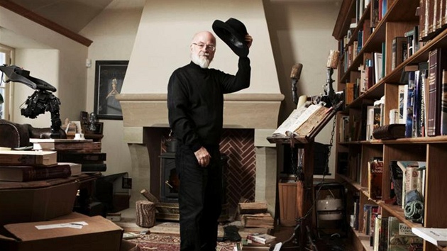 Spisovatel Terry Pratchett ve filmu BBC Choosing to Die (Zemřít podle své volby)