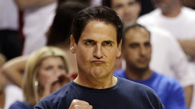 Mark Cuban, majitel Dallasu Mavericks, si uv finlovou vhru svho klubu.