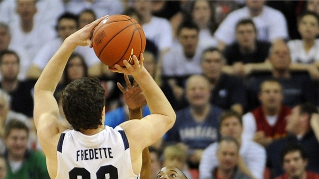 Jimmer Fredette v dresu BYU proti San Diegu